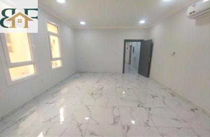 Apartment - 3 Bedrooms - 2 Bathrooms for rent in Umm Ghwailina Comm - Umm Ghuwalina - Umm Ghuwailina - Doha