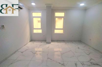 Apartment - 3 Bedrooms - 2 Bathrooms for rent in Umm Ghwailina Comm - Umm Ghuwalina - Umm Ghuwailina - Doha