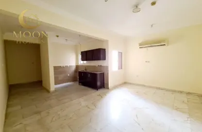 Apartment - 1 Bedroom - 1 Bathroom for rent in Umm Ghwailina Comm - Umm Ghuwalina - Umm Ghuwailina - Doha