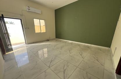 Apartment - Studio - 1 Bathroom for rent in Al Aziziyah - Al Aziziyah - Doha