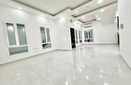 فيلا - 5 غرف نوم - 6 حمامات للايجار في العب - الخيصة - أم صلال محمد