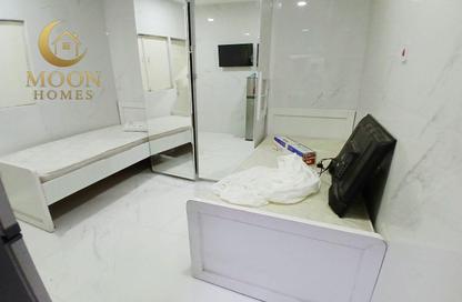 Apartment - Studio - 1 Bathroom for rent in Umm Ghuwailina 4 - Umm Ghuwailina - Doha