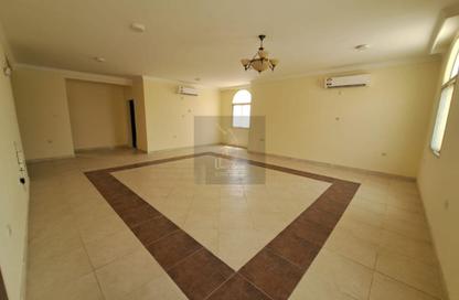مجمع سكني - 4 غرف نوم - 4 حمامات للايجار في شارع المطار القديم - طريق المطار القديم - الدوحة مجمع سكني - 4 غرف نوم - 4 حمامات للايجار في شارع المطار القديم - طريق المطار القديم - الدوحة
