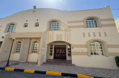 Villa - 5 Bedrooms - 4 Bathrooms for rent in Ain Khaled Villas - Ain Khaled - Doha