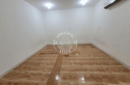 Villa - 1 Bedroom - 1 Bathroom for rent in Umm Al Seneem Street - Ain Khaled - Doha