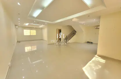 فيلا - 3 غرف نوم - 4 حمامات للايجار في شارع الوعب - الوعب - الدوحة