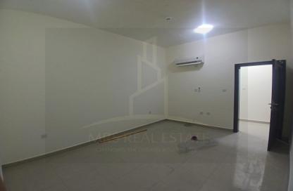 Apartment - 2 Bedrooms - 2 Bathrooms for rent in Al Mansoura - Al Mansoura - Doha