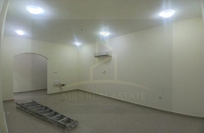 Apartment - 2 Bedrooms - 2 Bathrooms for rent in Al Mansoura - Al Mansoura - Doha