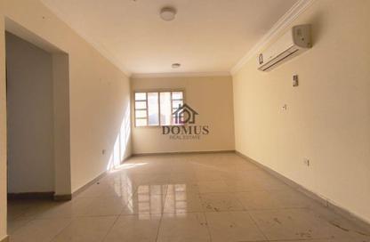 Apartment - 2 Bedrooms - 2 Bathrooms for rent in Thabit Bin Zaid Street - Al Mansoura - Doha