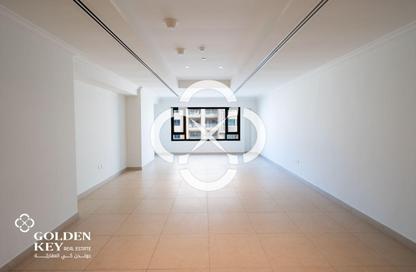 Apartment - 1 Bedroom - 2 Bathrooms for rent in West Porto Drive - Porto Arabia - The Pearl Island - Doha