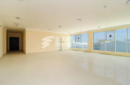 مساحات مكتبية - استوديو - 1 حمام للايجار في شارع الصناعية الشرقي - بركة العوامر - الوكرة