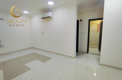 Apartment - 1 Bedroom - 1 Bathroom for rent in Umm Ghwailina Comm - Umm Ghuwalina - Umm Ghuwailina - Doha Apartment - 1 Bedroom - 1 Bathroom for rent in Umm Ghwailina Comm - Umm Ghuwalina - Umm Ghuwailina - Doha