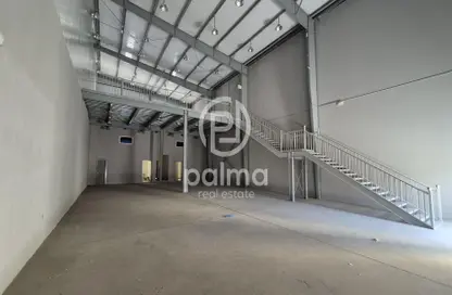 مخزن - استوديو - 4 حمامات للايجار في شارع الصناعية الشرقي - بركة العوامر - الوكرة