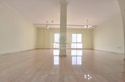 Apartment - 2 Bedrooms - 3 Bathrooms for rent in Umm Ghuwailina 4 - Umm Ghuwailina - Doha