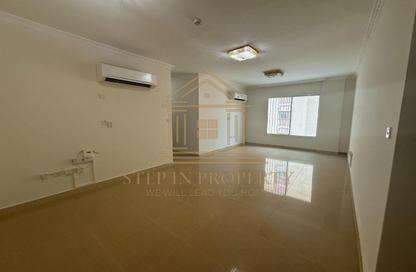 Apartment - 3 Bedrooms - 2 Bathrooms for rent in Al Nasr Street - Al Nasr - Doha