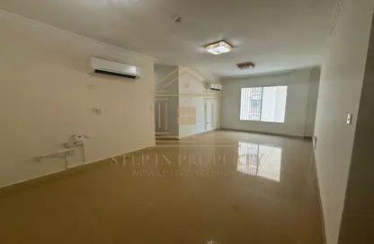 شقة - 3 غرف نوم - 2 حمامات للايجار في شارع النصر - النصر - الدوحة