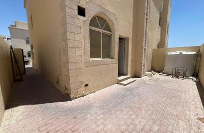 Villa - 6 Bedrooms - 4 Bathrooms for rent in Izghawa - Izghawa - Doha