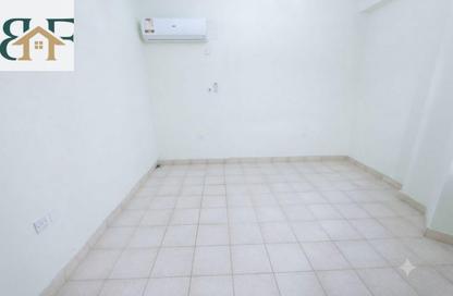 Apartment - 2 Bedrooms - 2 Bathrooms for rent in Umm Ghwailina Comm - Umm Ghuwalina - Umm Ghuwailina - Doha
