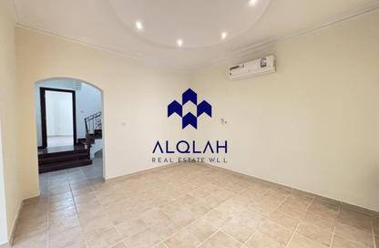 فيلا - 4 غرف نوم - 4 حمامات للايجار في شارع النعيجة - النعيجة - الدوحة