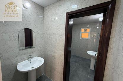 Villa - 4 Bedrooms - 4 Bathrooms for rent in Madinat Khalifa - Doha