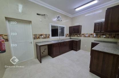 مجمع سكني - 5 غرف نوم - 4 حمامات للايجار في شارع ام السنيم - عين خالد - الدوحة