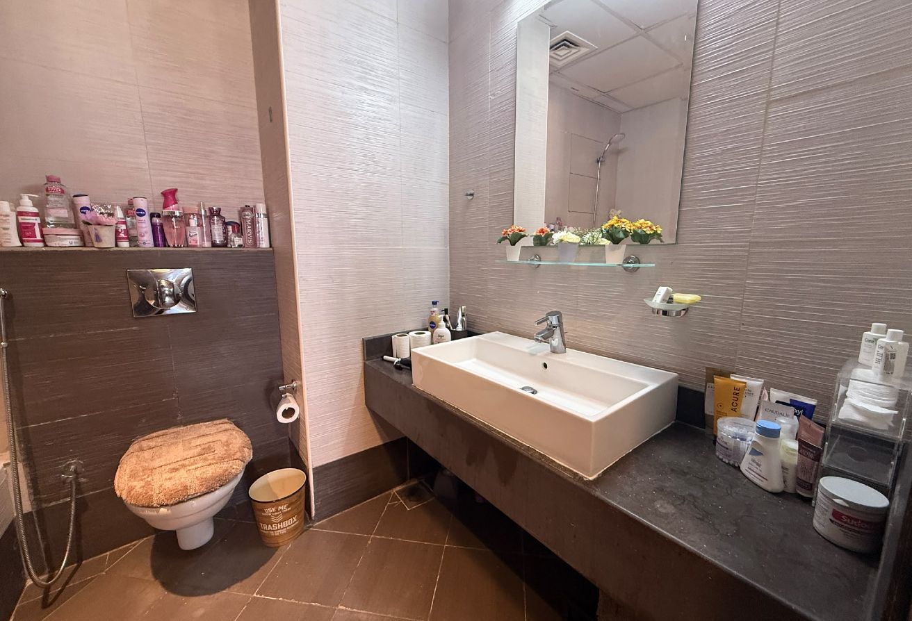 Fully Upgraded 1BR | 88 SQM | 7.1% ROI | Lusail Qa thumbnail 8