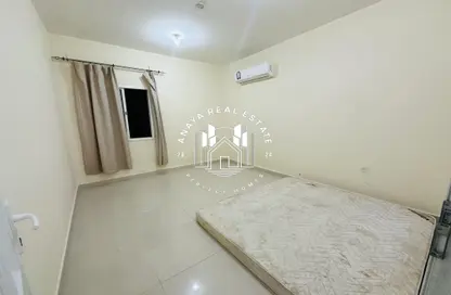 فيلا - غرفة نوم - 1 حمام للايجار في بوابة عين خالد - عين خالد - الدوحة