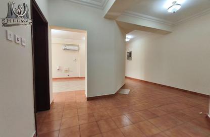Apartment - 2 Bedrooms - 2 Bathrooms for rent in Umm Ghwailina Comm - Umm Ghuwalina - Umm Ghuwailina - Doha