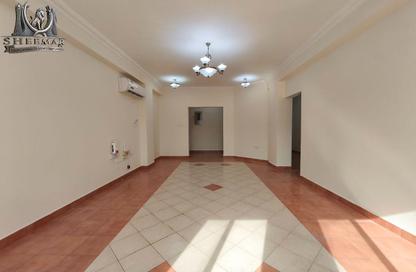 Apartment - 2 Bedrooms - 2 Bathrooms for rent in Umm Ghwailina Comm - Umm Ghuwalina - Umm Ghuwailina - Doha