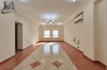Apartment - 2 Bedrooms - 2 Bathrooms for rent in Umm Ghwailina Comm - Umm Ghuwalina - Umm Ghuwailina - Doha