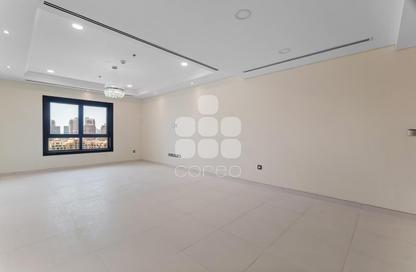 Apartment - 1 Bedroom - 2 Bathrooms for rent in Tower 23 - Porto Arabia - The Pearl Island - Doha