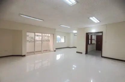 Apartment - 3 Bedrooms - 3 Bathrooms for rent in Al Mansoura - Al Mansoura - Doha