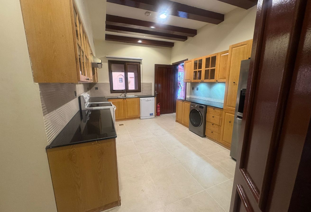 LAGOONA Semi Furnished 5 Bedroom Villa with Maid thumbnail 16