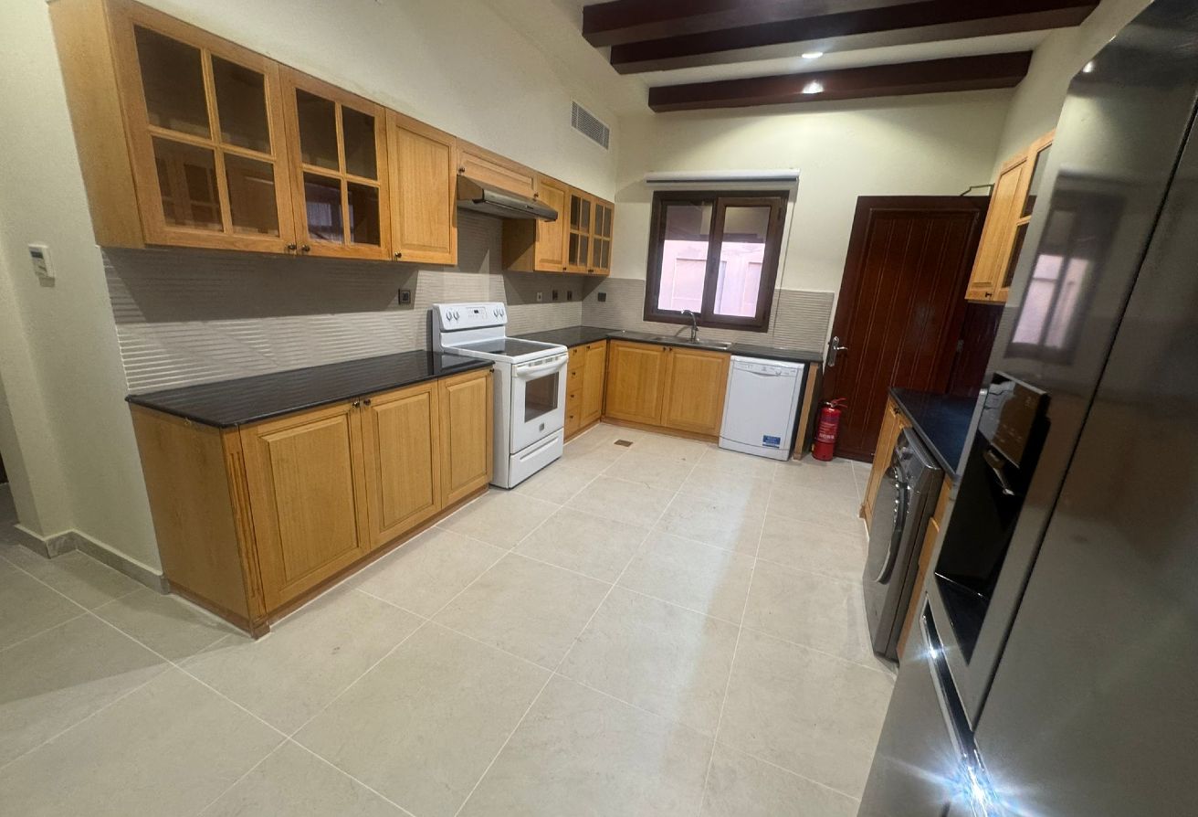 LAGOONA Semi Furnished 5 Bedroom Villa with Maid thumbnail 22