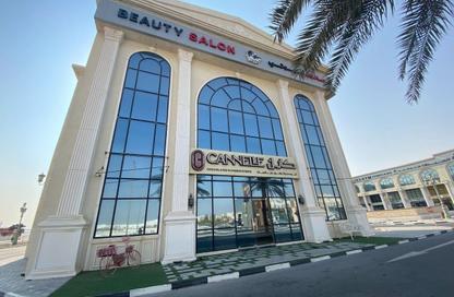 Retail - Studio - 2 Bathrooms for rent in Umm Salal City - Doha
