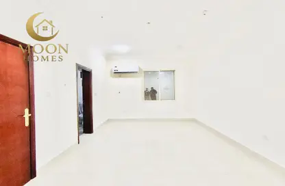 Apartment - 3 Bedrooms - 2 Bathrooms for rent in Salaja Street - Doha Al Jadeed - Doha