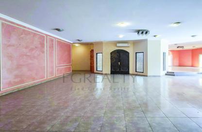 Villa - 6 Bedrooms - 7+ Bathrooms for rent in Al Dafna - Al Dafna - Doha