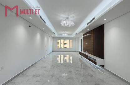 Apartment - 2 Bedrooms - 3 Bathrooms for rent in West Porto Drive - Porto Arabia - The Pearl Island - Doha