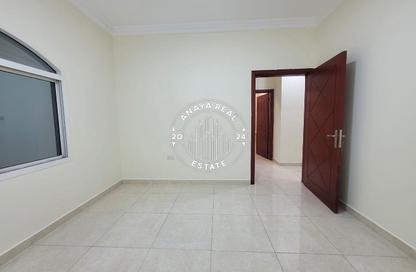 Apartment - 2 Bedrooms - 2 Bathrooms for rent in Umm Ghwailina Comm - Umm Ghuwalina - Umm Ghuwailina - Doha