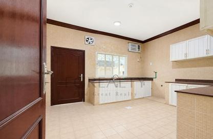 Villa - 5 Bedrooms - 4 Bathrooms for rent in Al Hanaa Street - Al Gharrafa - Doha
