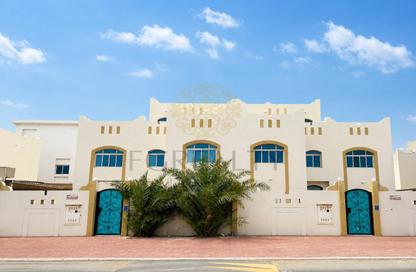 Villa - 5 Bedrooms - 4 Bathrooms for rent in Al Hanaa Street - Al Gharrafa - Doha