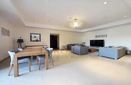 Apartment - 2 Bedrooms - 3 Bathrooms for sale in West Porto Drive - Porto Arabia - The Pearl Island - Doha