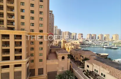 شقة - 2 غرف نوم - 2 حمامات للايجار في طريق بورتو الغربي - بورتو أرابيا - جزيرة اللؤلؤة - الدوحة