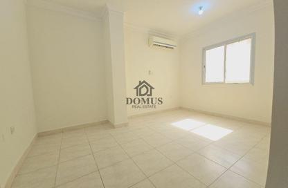 Apartment - 2 Bedrooms - 1 Bathroom for rent in Thabit Bin Zaid Street - Al Mansoura - Doha Apartment - 2 Bedrooms - 1 Bathroom for rent in Thabit Bin Zaid Street - Al Mansoura - Doha