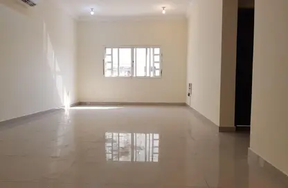 Apartment - 2 Bedrooms - 2 Bathrooms for rent in Bin Omran - Fereej Bin Omran - Doha