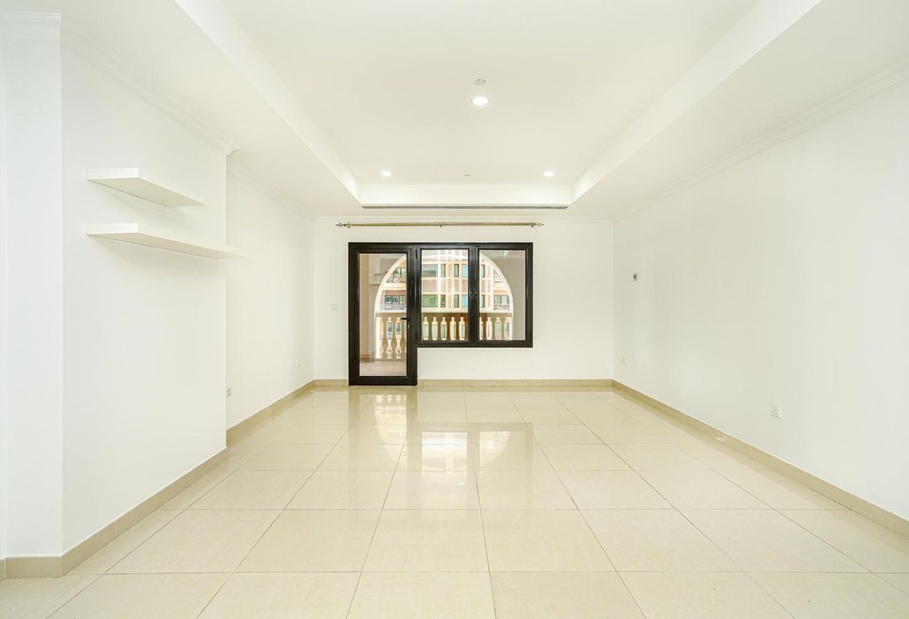 1-Bedroom Apartment with Balcony in The Pearl - apartment in Porto Arabia