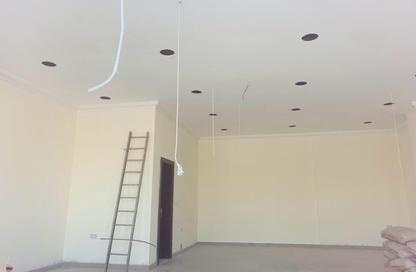 Shop - Studio - 1 Bathroom for rent in Al Aqaria Tower - Old Salata - Salata - Doha