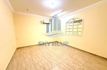 Villa - 5 - 6 for rent in Umm Al Seneem Street - Ain Khaled - Doha