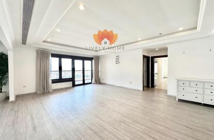 Apartment - 2 Bedrooms - 3 Bathrooms for rent in West Porto Drive - Porto Arabia - The Pearl Island - Doha