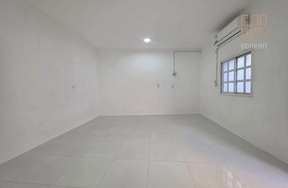 Apartment - Studio - 1 Bathroom for rent in New Salata - Salata - Doha